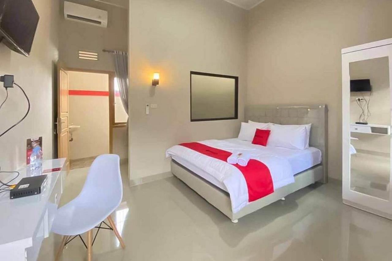 מלון בנדר למפונג Reddoorz Syariah Near Hajimena Lampung מראה חיצוני תמונה